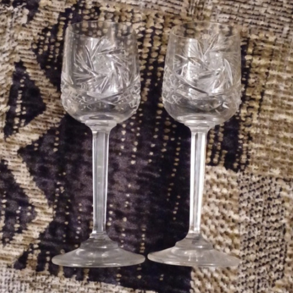 4/$80 Pinwheel Crystal Liqueur Glassware - Set Of 2
